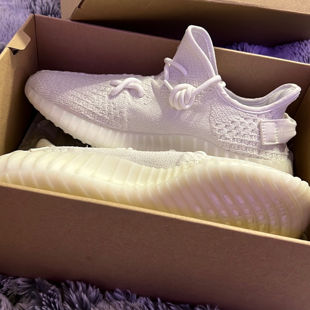 YEEZY 350 V2